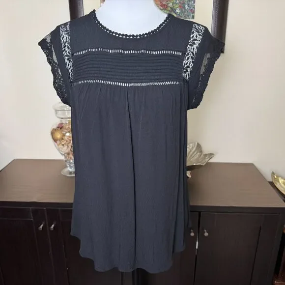 Daniel Rainn Blouse Sz M Black Rayon Ladder Stitch Lace Crochet Cap Sleeves - Picture 1 of 9